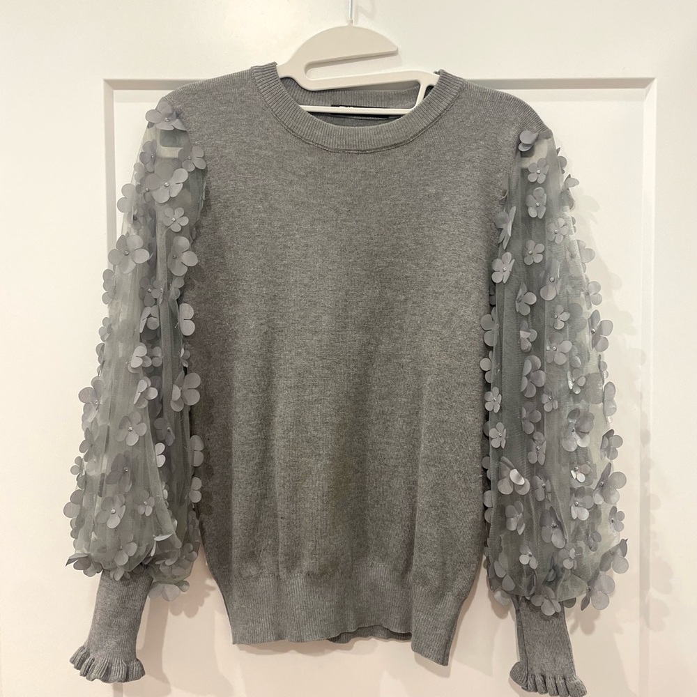 Gray Floral Sleeve Women's Statement Top Extra Small XS